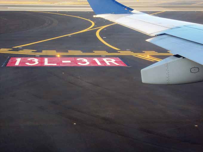 Термопластичный материал для авиационной разметки - AirMark Термопластичный материал для авиационной разметки - AirMark